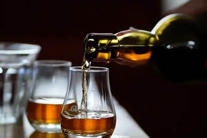 为什么喝半斤白酒不醉，喝两瓶啤酒就醉了呢？​